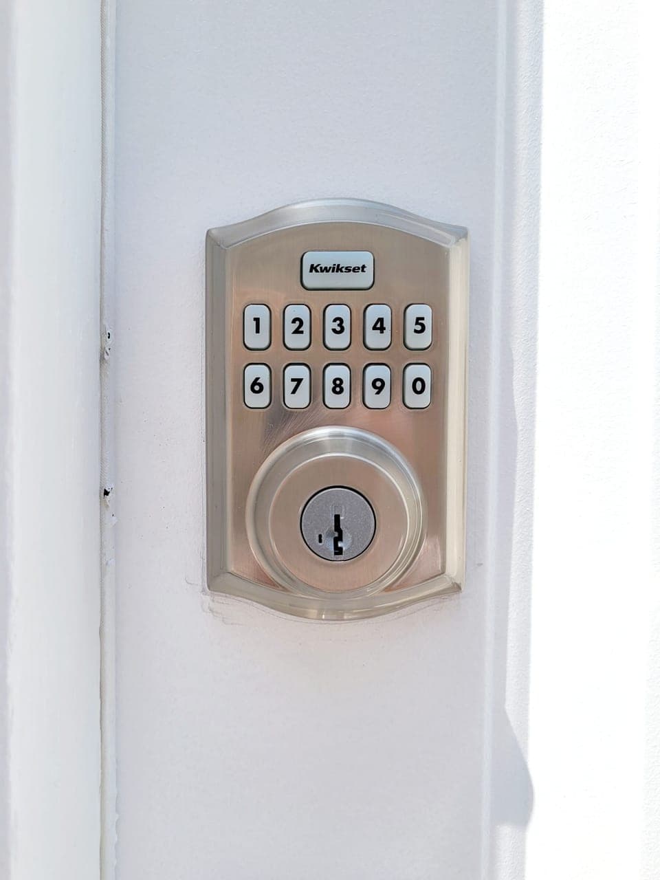 Digital Keypad. Code will be provides 24hrs prior to check-in.