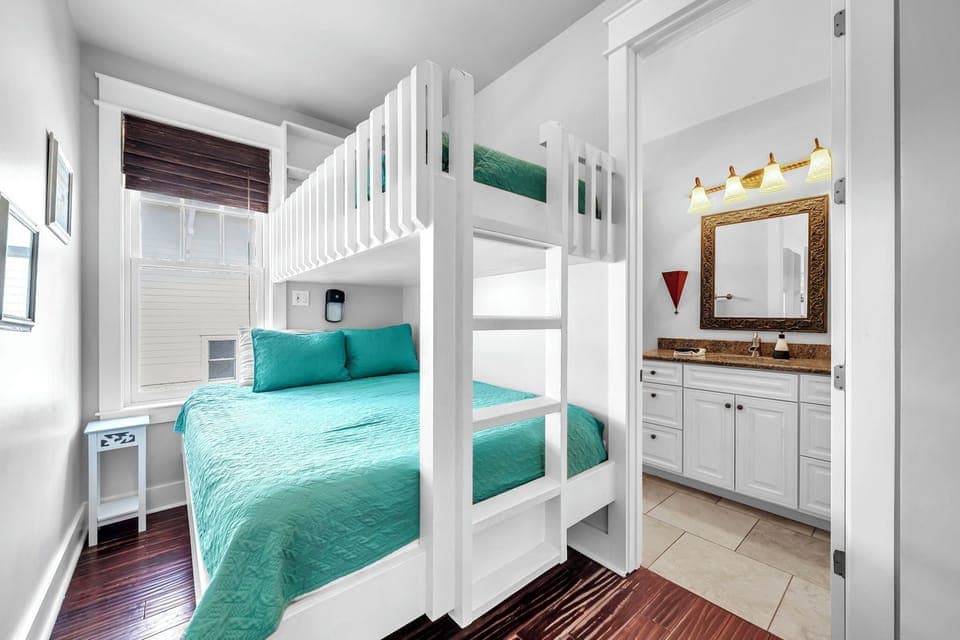 Queen Over Full Bunk Bedroom