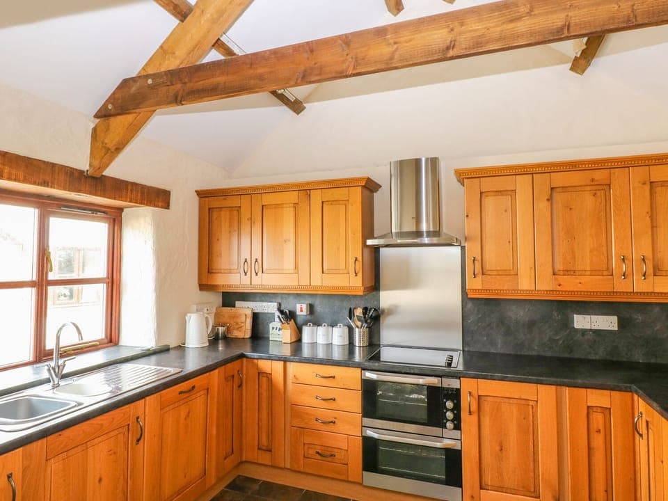 Cottage | Private kitchen | Microwave, stovetop, dishwasher, highchair