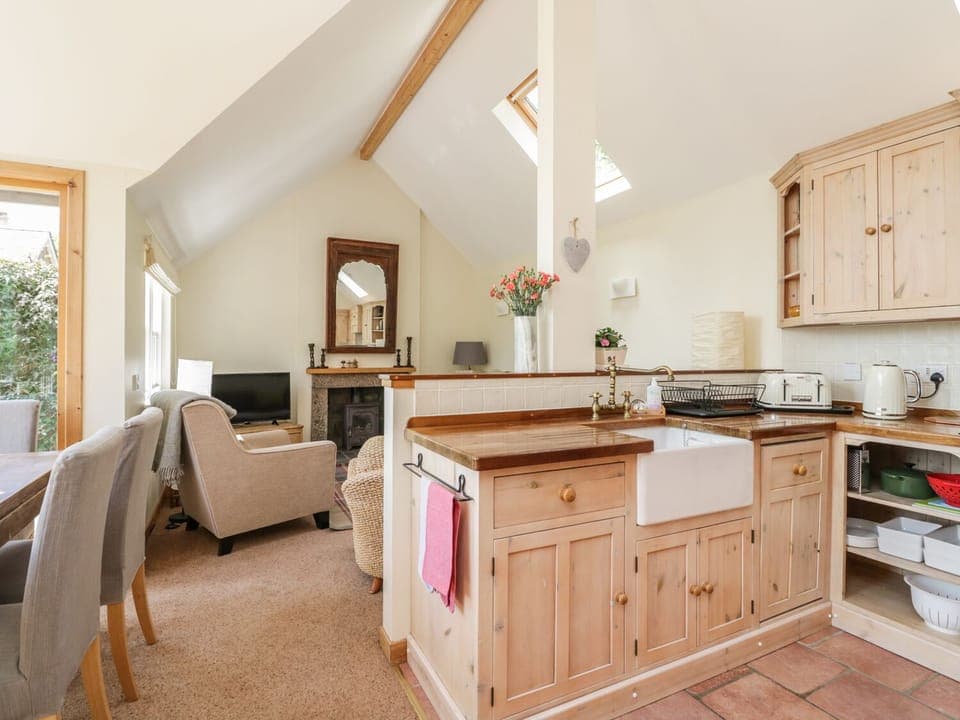 Cottage | Private kitchen | Dishwasher, electric kettle, toaster, cookware/dishes/utensils