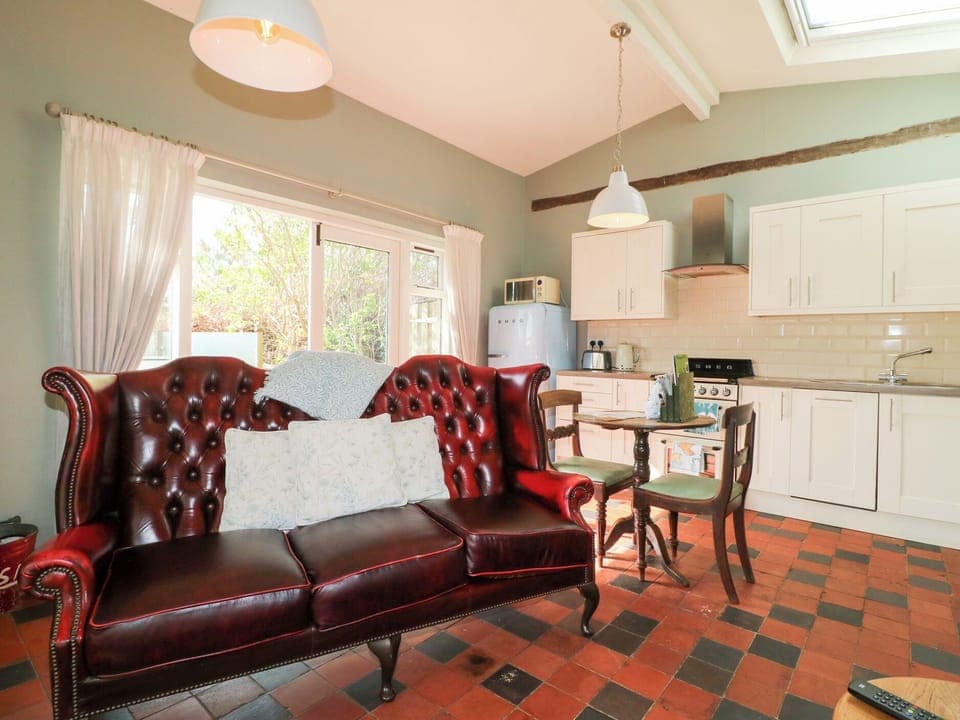 Cottage | Living area | TV