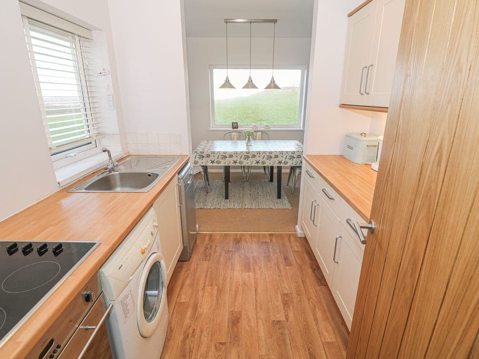 Cottage | Private kitchen | Fridge, microwave, stovetop, dishwasher