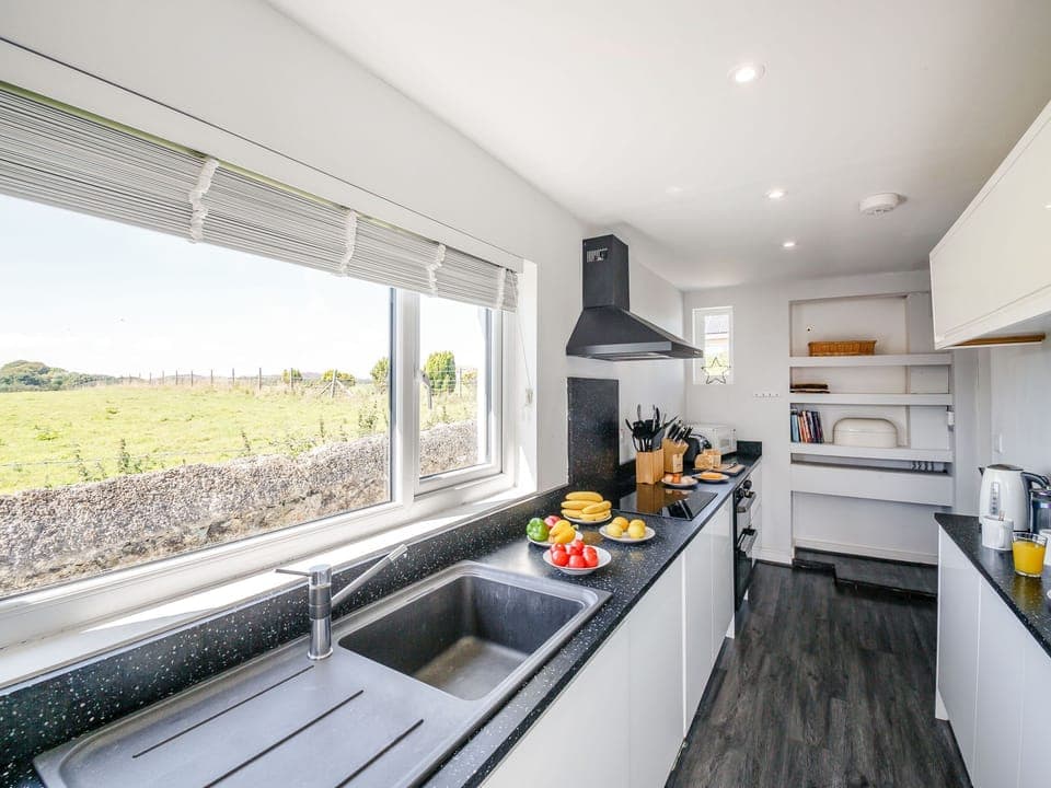 Cottage | Private kitchen | Fridge, stovetop, dishwasher, electric kettle