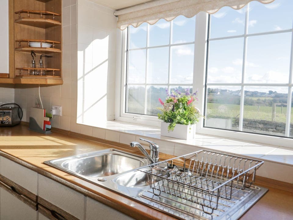 Cottage | Private kitchen | Cookware/dishes/utensils