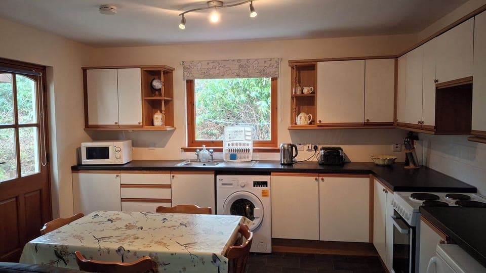 Cottage | Private kitchen | Cookware/dishes/utensils