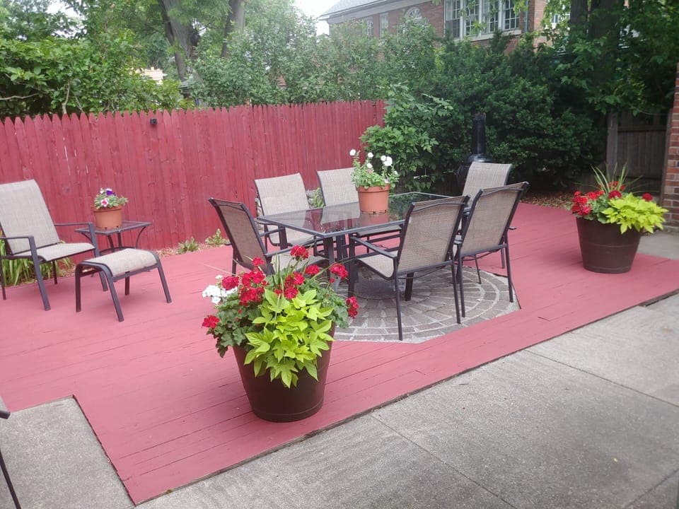 Outdoor dining