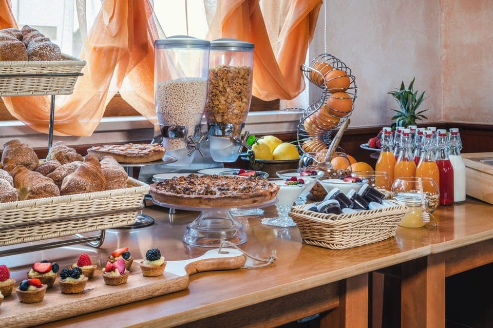 Free daily buffet breakfast