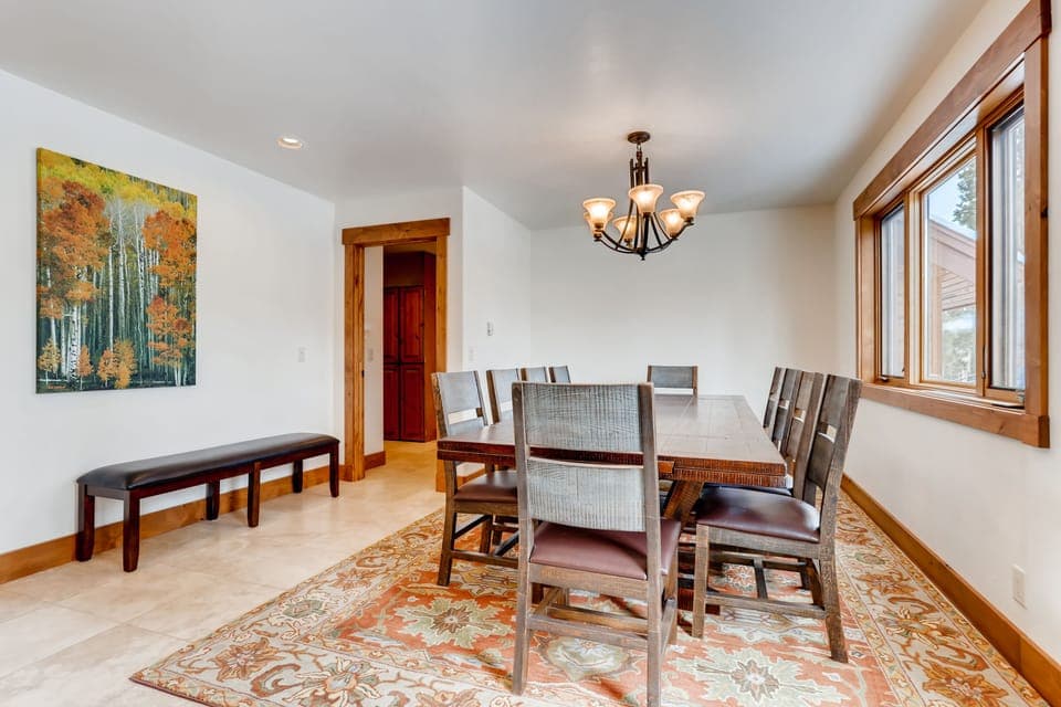 Seating for 14 at dining table using bench