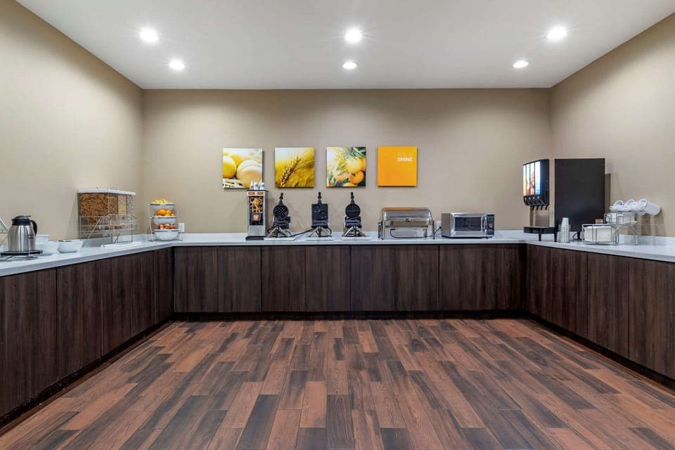 Free daily continental breakfast