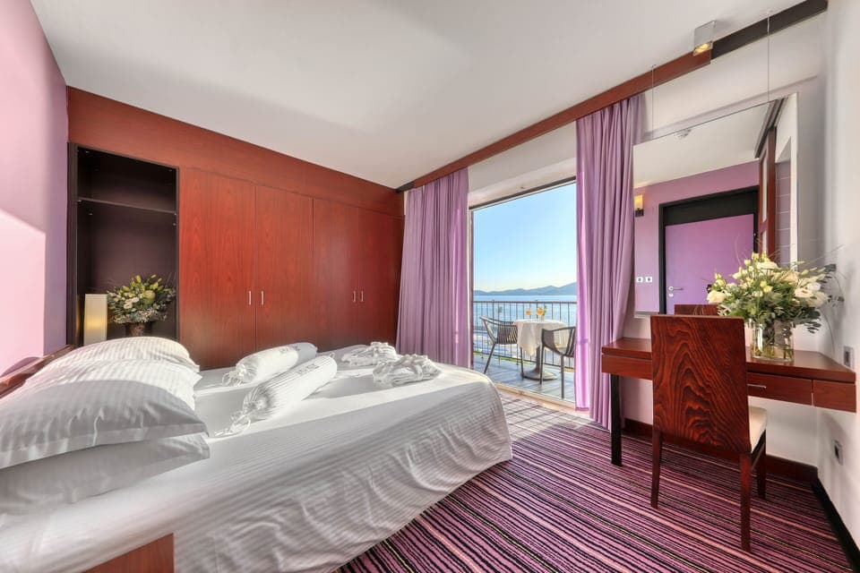 Basic Suite, Balcony (Sea View) | Hypo-allergenic bedding, minibar, in-room safe, desk
