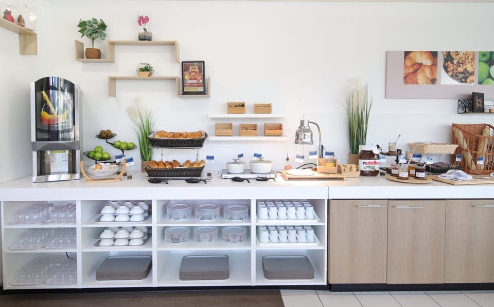 Free daily buffet breakfast