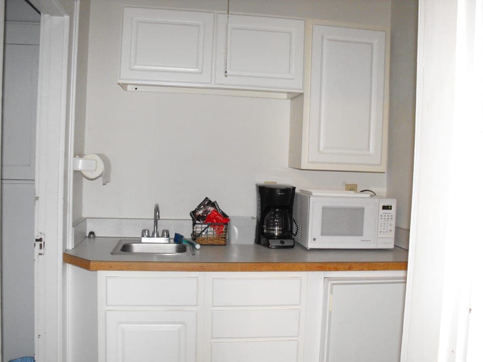 Deluxe Room, 1 Queen Bed, River View | Private kitchen | Shared fridge, microwave