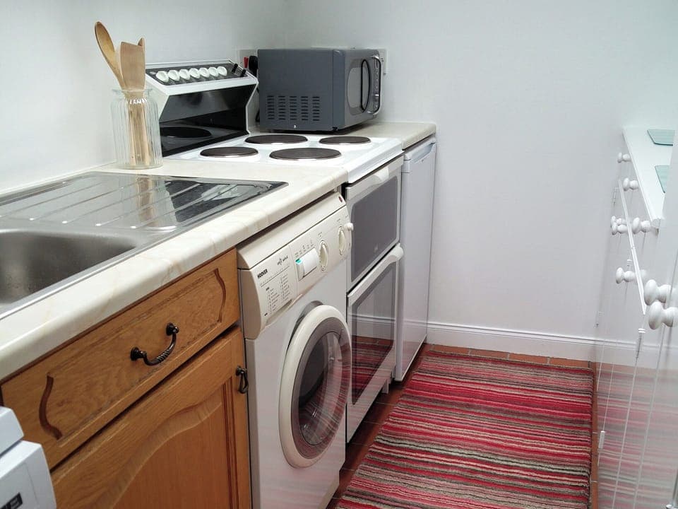 Well-equipped fitted kitchen | Ardville, Melness, near Tongue