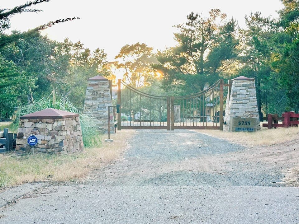Double metal gate to Cottage