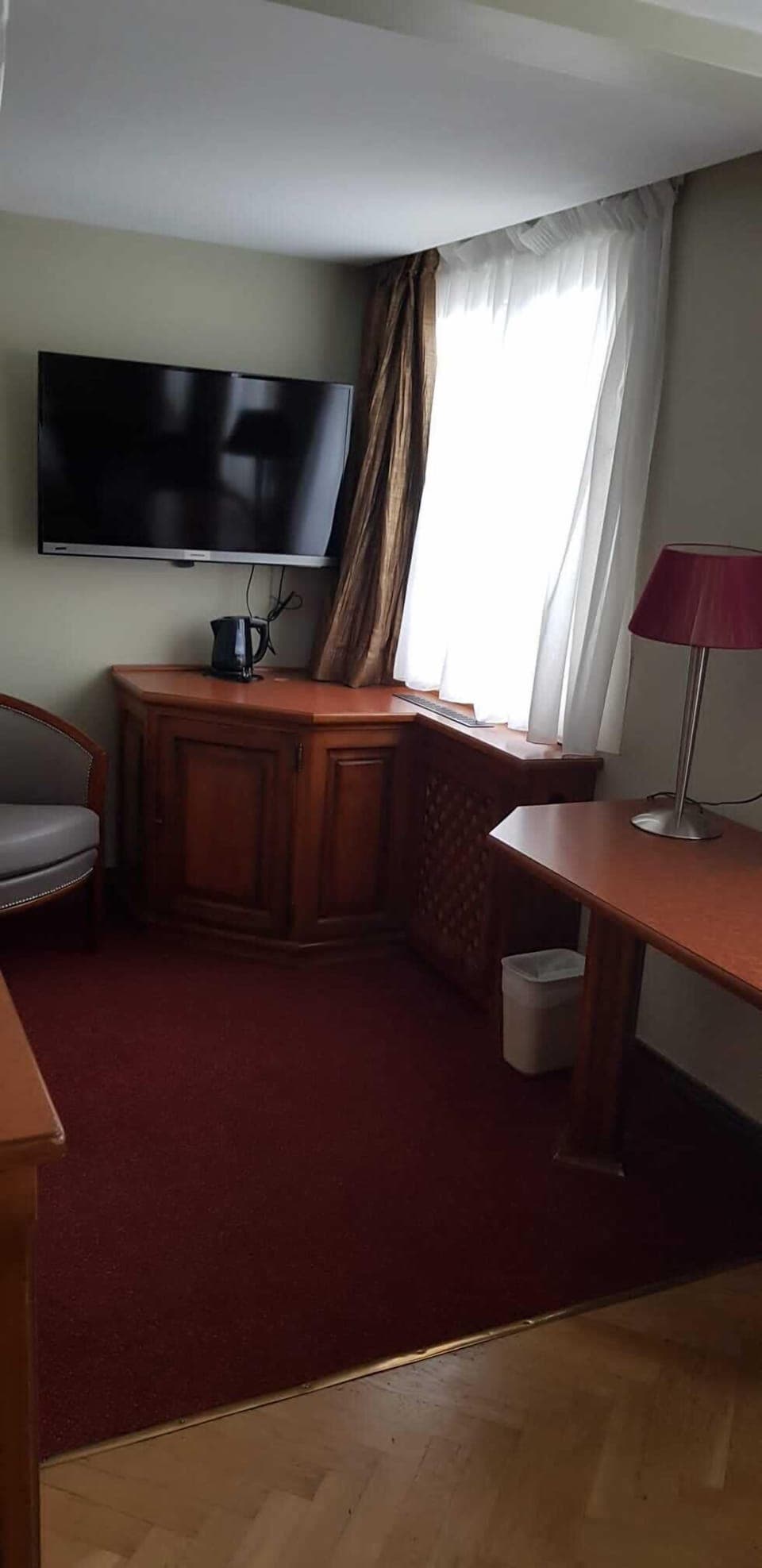 Superior Double Room | Living area | 128-cm flat-screen TV with satellite channels