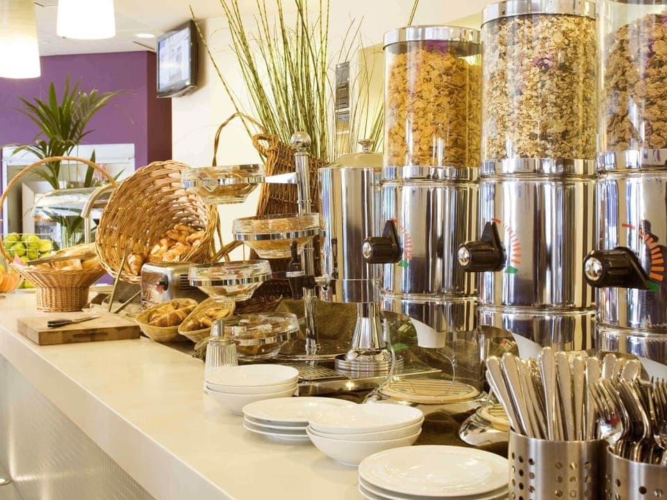 Daily buffet breakfast (GBP 12 per person)