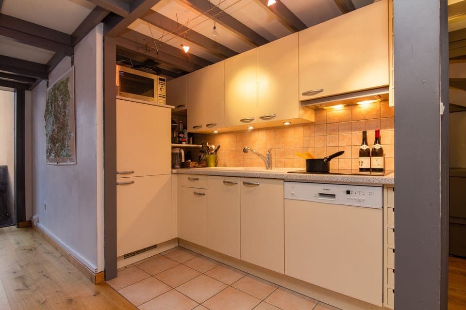 Well equipped kitchen with a dishwasher