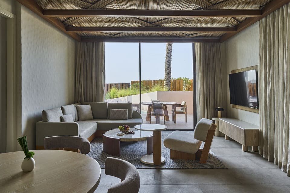 Classic Villa | Minibar, in-room safe, desk, laptop workspace