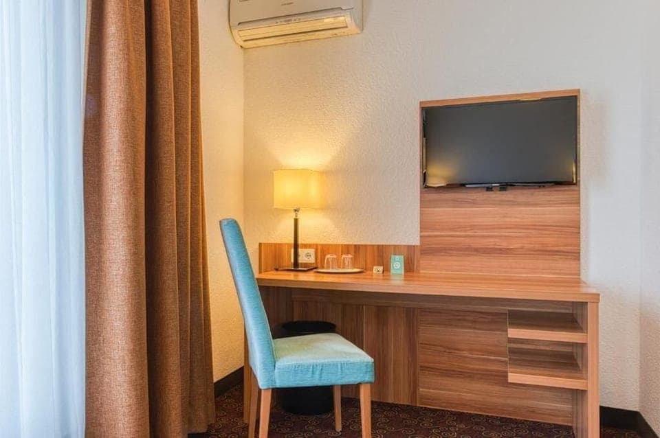 Hypo-allergenic bedding, desk, blackout drapes, soundproofing