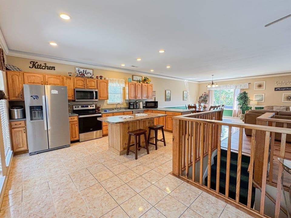 Large well-equipped kitchen and an open floorplan makes it easy to keep everyone together!