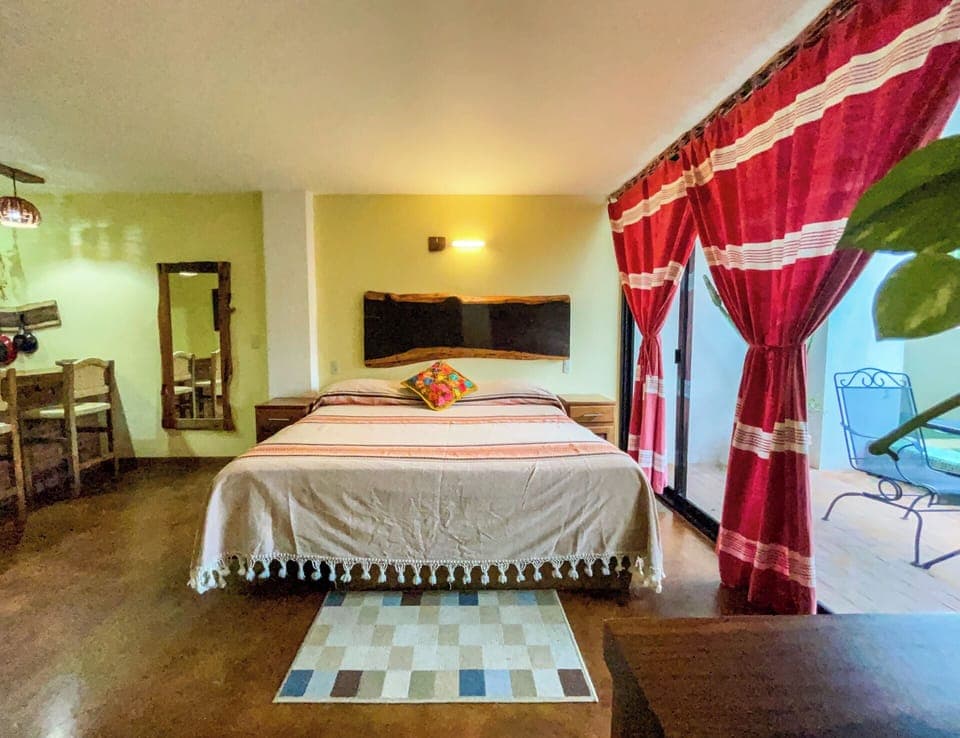 Deluxe Room, 1 King Bed, Private Pool | Free WiFi, bed sheets