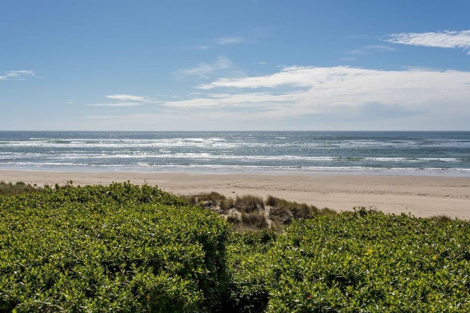 Relax and enjoy the ocean views from Oregon Waves!
