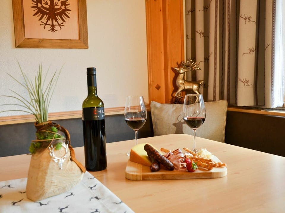 Food, Table, Tableware, Bottle, Property, Furniture, Drinkware, Stemware, Plant, Wine