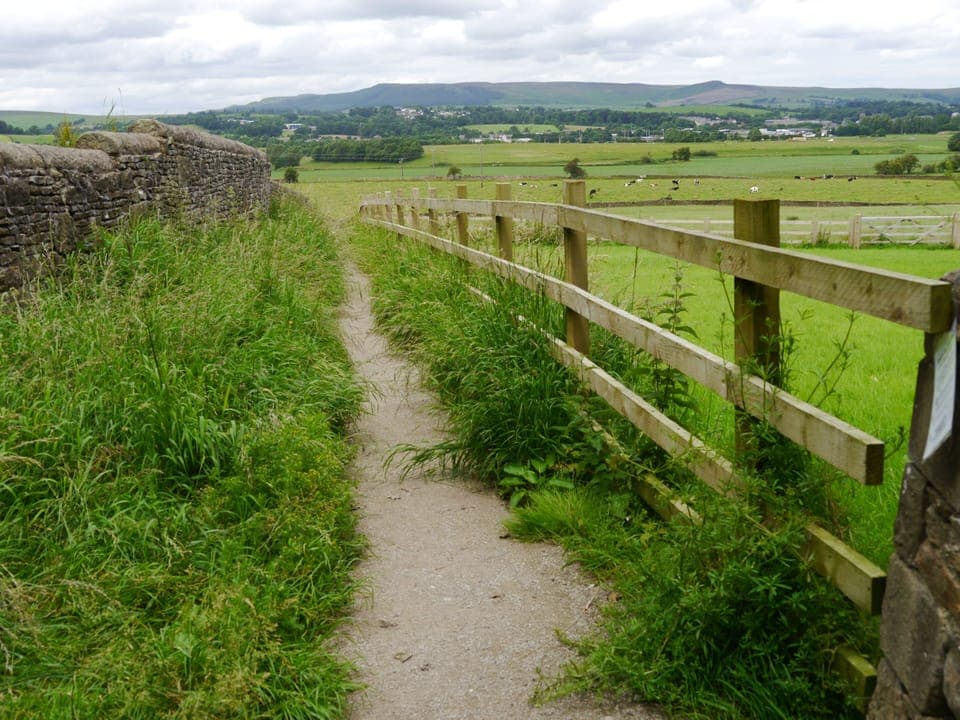 Walk into Skipton across the open fields