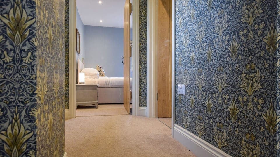 Landing, Archers at Sudeley Castle, Bolthole Retreats