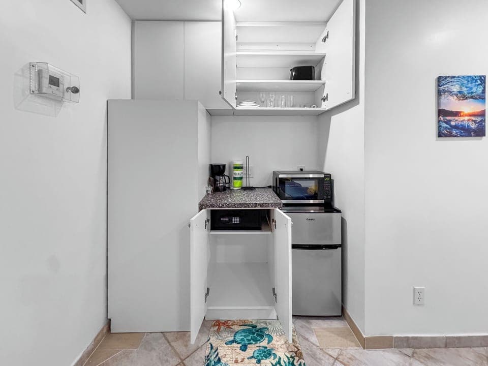 Microwave, toaster, cookware/dishes/utensils, paper towels