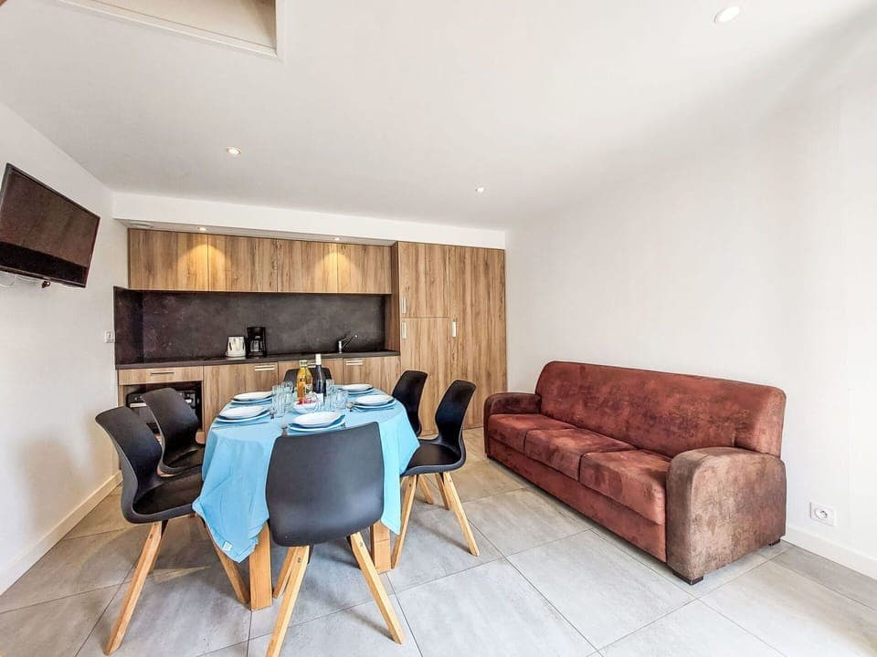 Furniture, Building, Table, Comfort, Wood, Chair, Living Room, Interior Design, Floor, Flooring