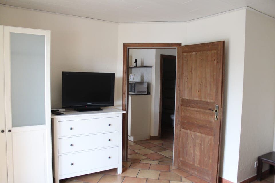 Standard Apartment, 2 Bedrooms, Balcony | 2 bedrooms, minibar, free WiFi, bed sheets