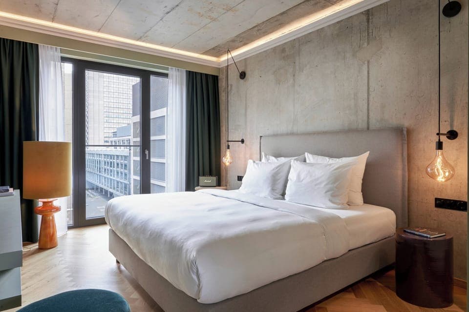 Premium Room, 1 King Bed | City view