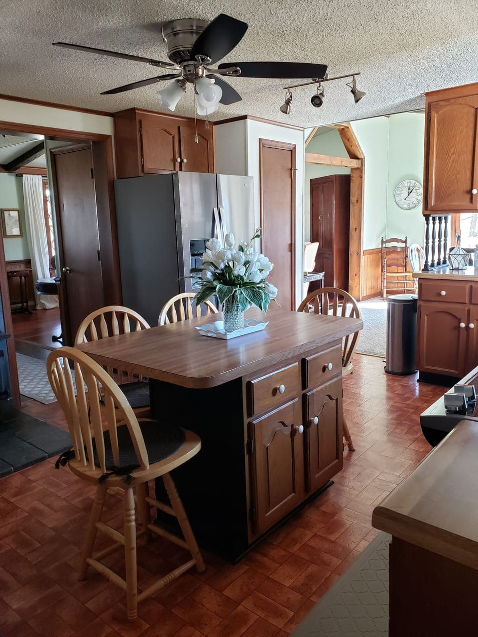 Eat-in Kitchen