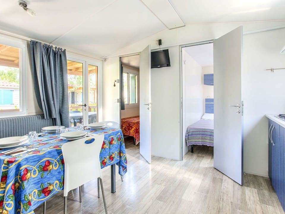 Room, Property, Furniture, Building, Real Estate, Interior Design, Floor, House, Table, Ceiling