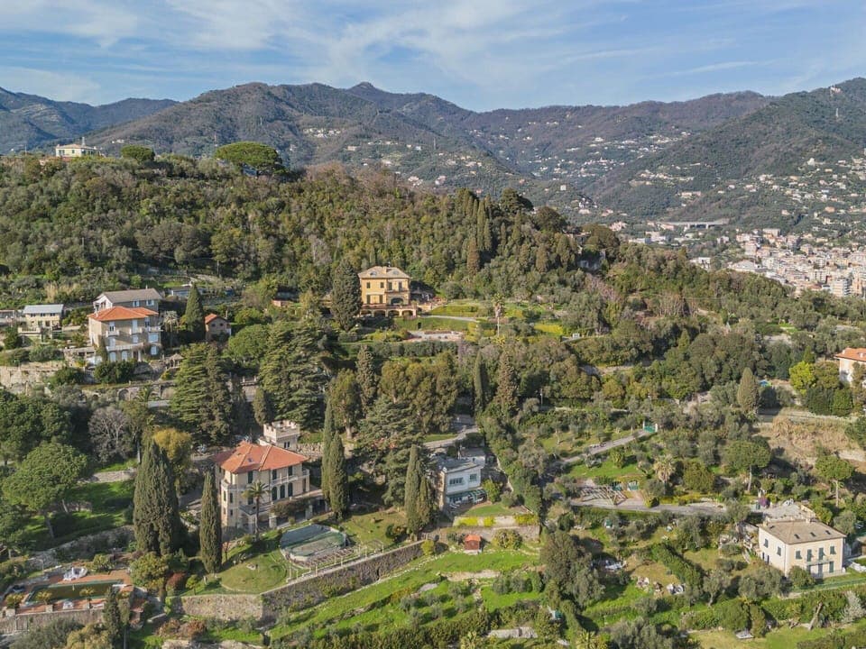 Sky, Building, Mountain, Cloud, Plant, Natural Landscape, Tree, Neighbourhood, House, Residential Area