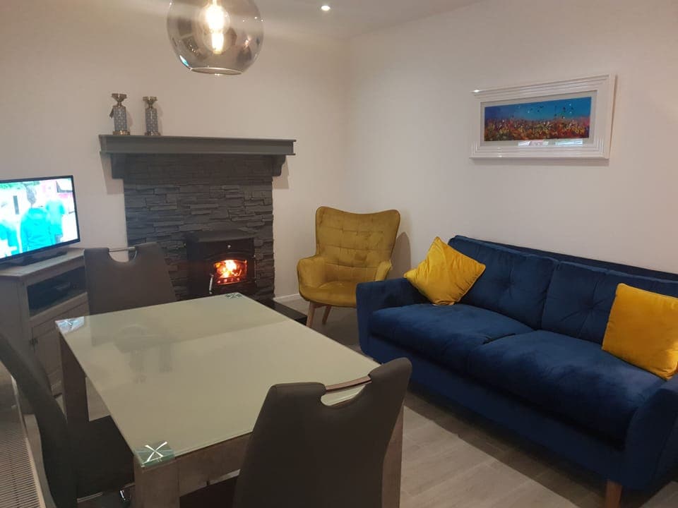 House | Living room | TV, fireplace
