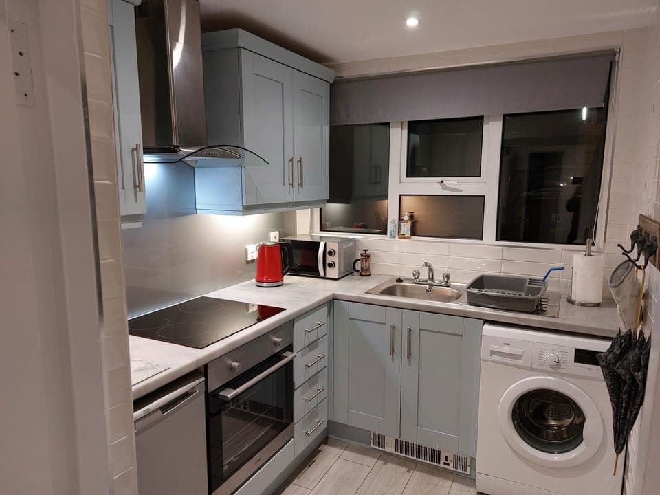 House | Private kitchen | Fridge, microwave, oven, stovetop