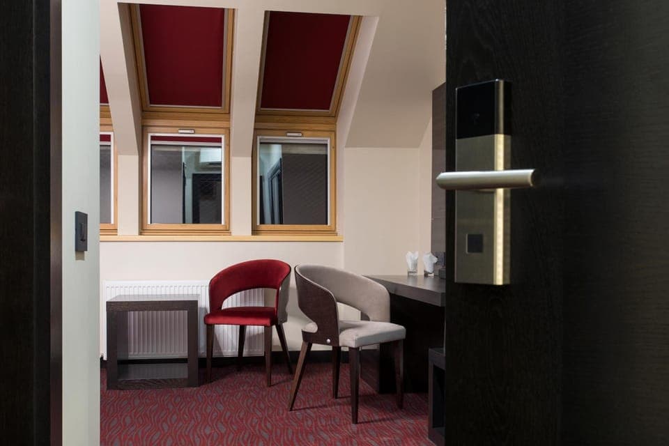 Minibar, in-room safe, desk, laptop workspace