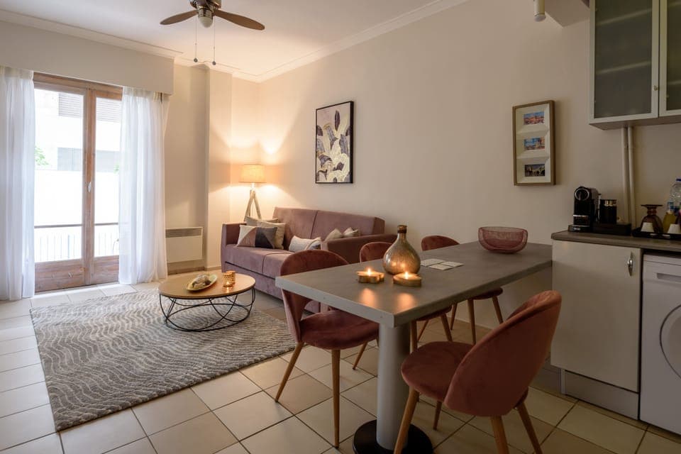 Exclusive Apartment, 1 Bedroom | Living area | Smart TV, Netflix, streaming services