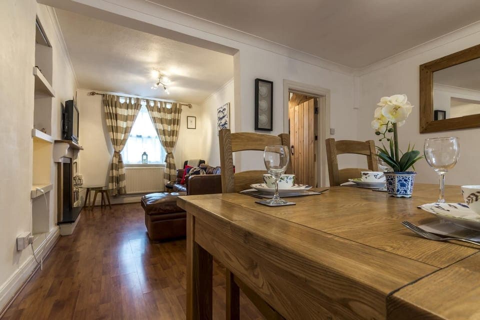 Shell Cottage - 2 Bedroom Holiday Home - Tenby (280)