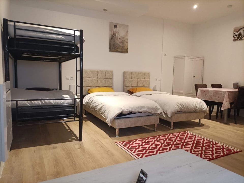 La Courtoise 5 | Individually decorated, individually furnished, desk, laptop workspace