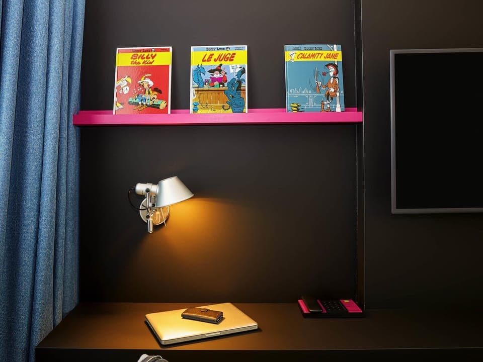 Premium bedding, in-room safe, desk, blackout drapes