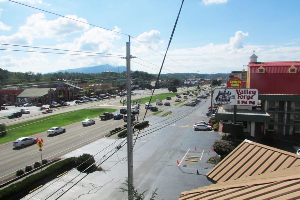 Luxury Two Queens Balcony Parkway View | Balcony view