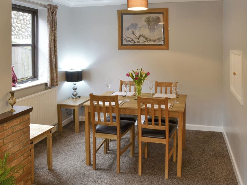 Convenient dining area | Kittiwake, Sheringham