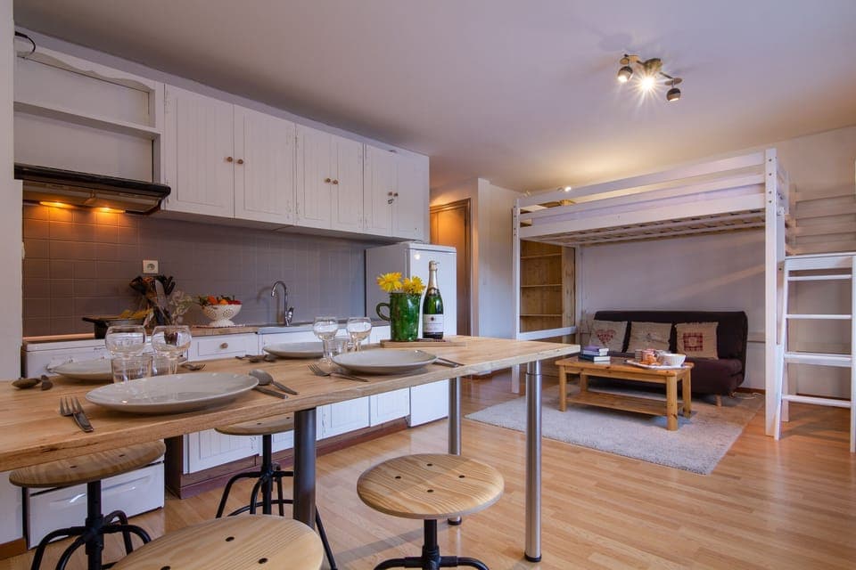 Spacious open plan studio