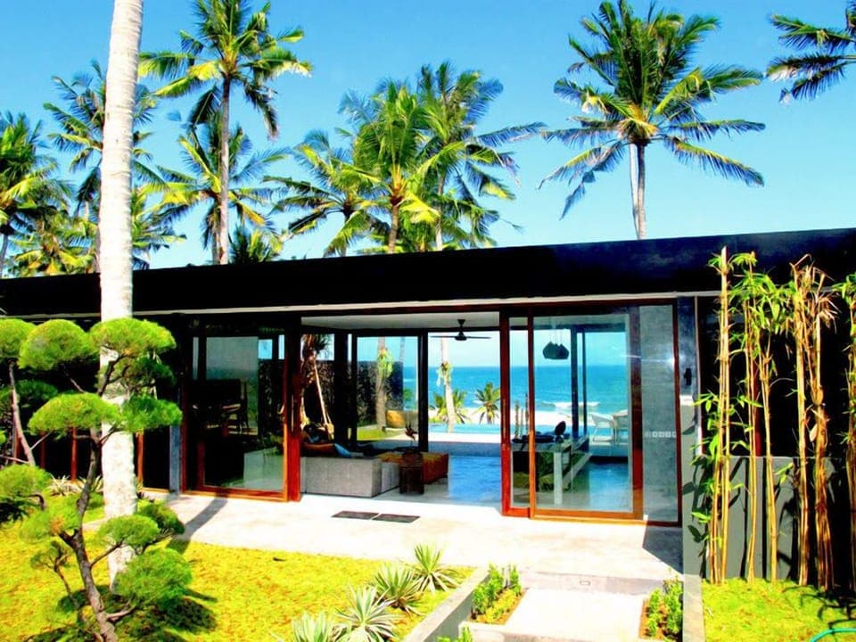 Beachfront Villa Inca