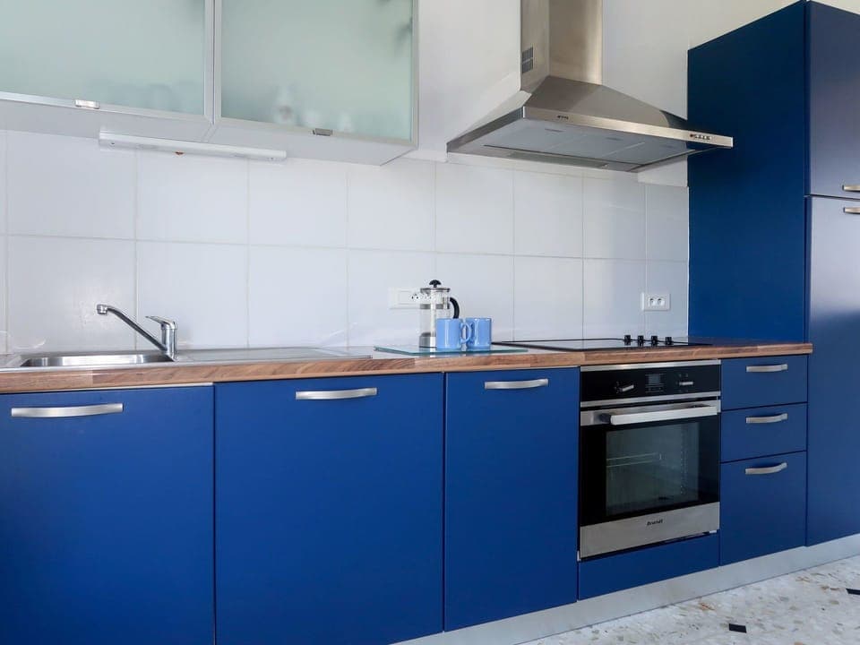 Cabinetry, Kitchen Sink, Countertop, Sink, Tap, Property, Kitchen, Kitchen Appliance, Kitchen Stove, Interior Design