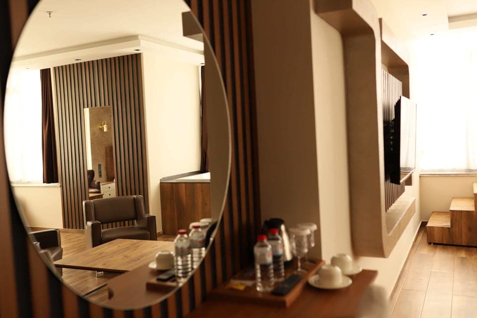 Presidential Room | Premium bedding, minibar, in-room safe, desk