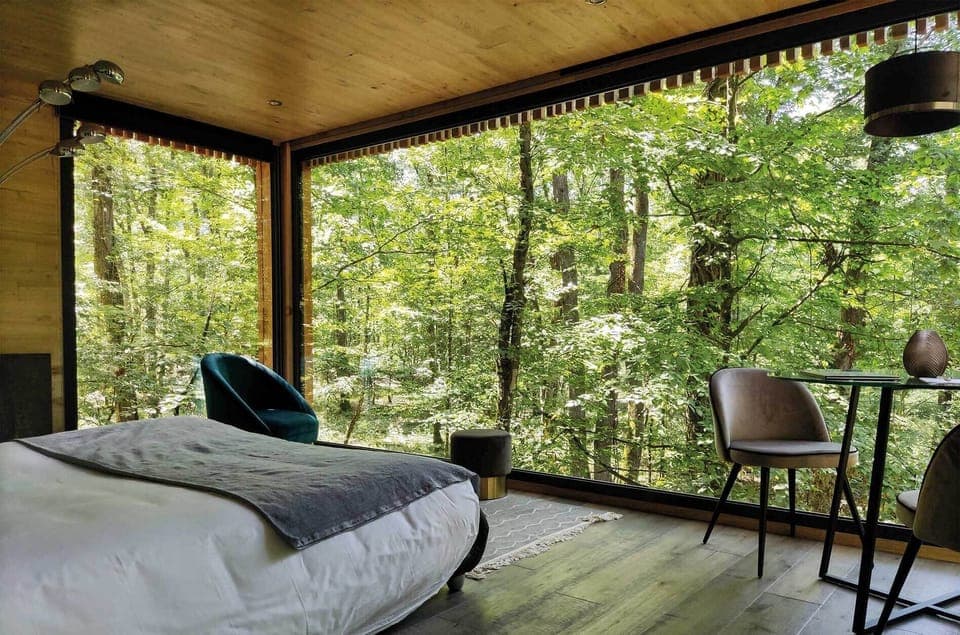 Design Suite, Hot Tub - "Paradis" by Charlélie Couture | 1 bedroom, premium bedding, minibar, in-room safe